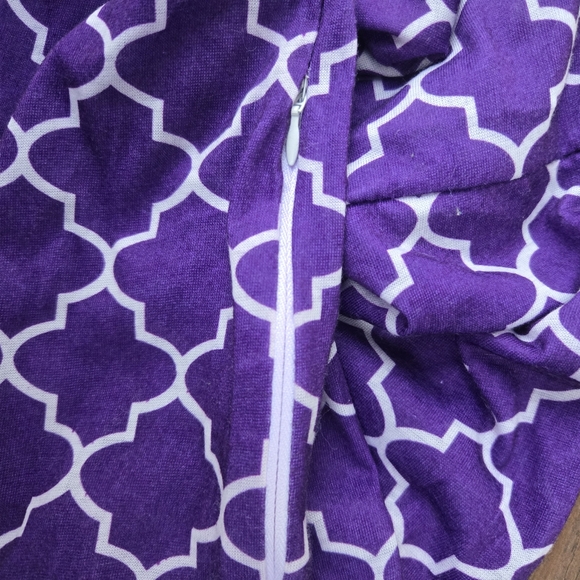 NWOT- Purple and White- Infinity Scarf- with Hidden Zip Pocket - Picture 4 of 10